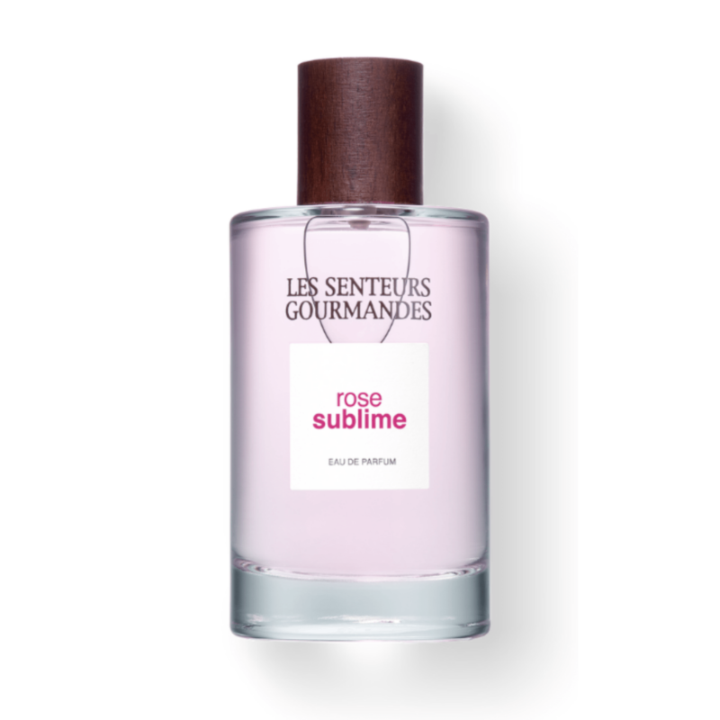 Découvrez notre eau de parfum Rose Sublime : fraîcheur de bergamote et mandarine, richesse florale de rose, profondeur sensuelle de musc et bois.
