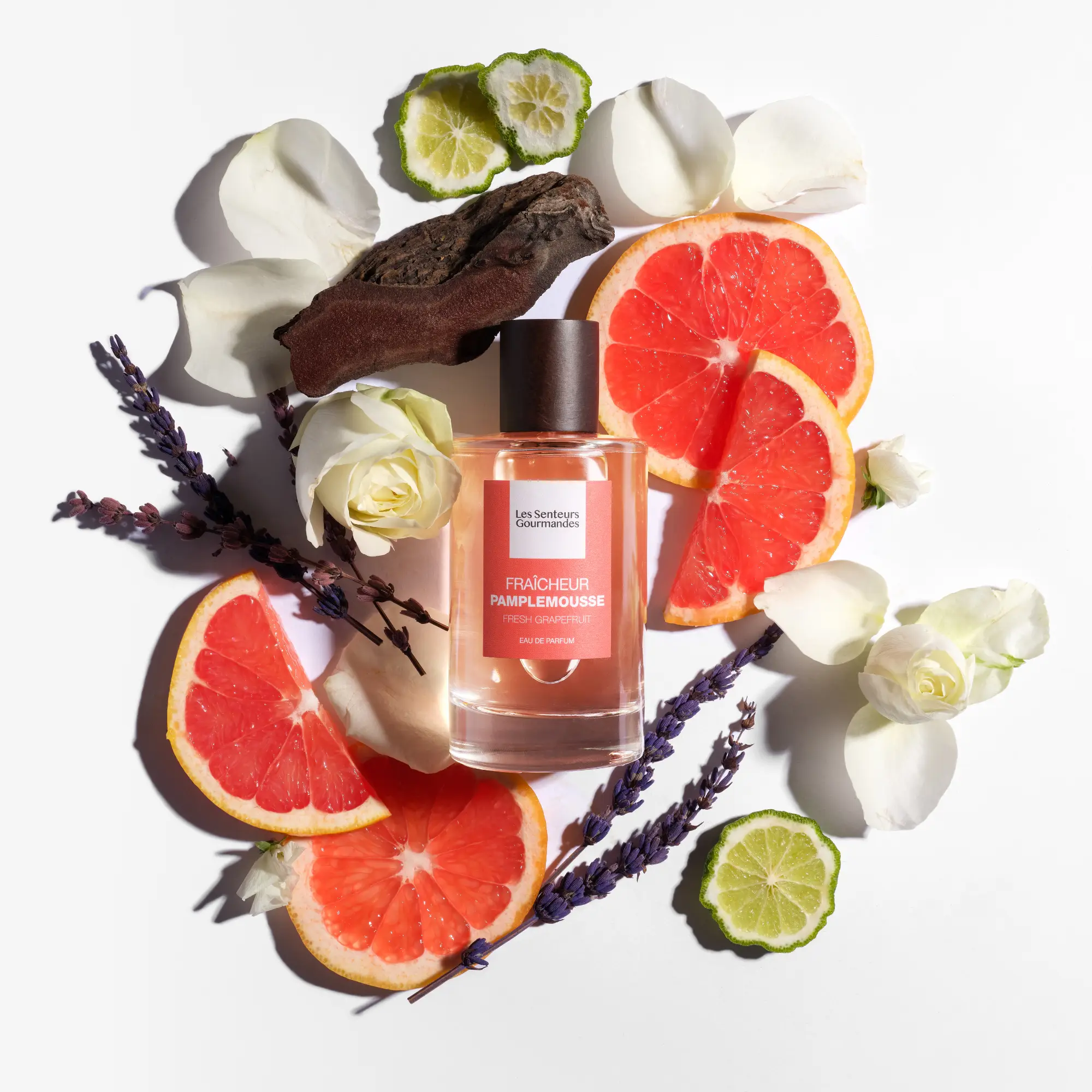 FRAÎCHEUR PAMPLEMOUSSE associe la vivacité pétillante de la bergamote, du pamplemousse et de la lavande à l