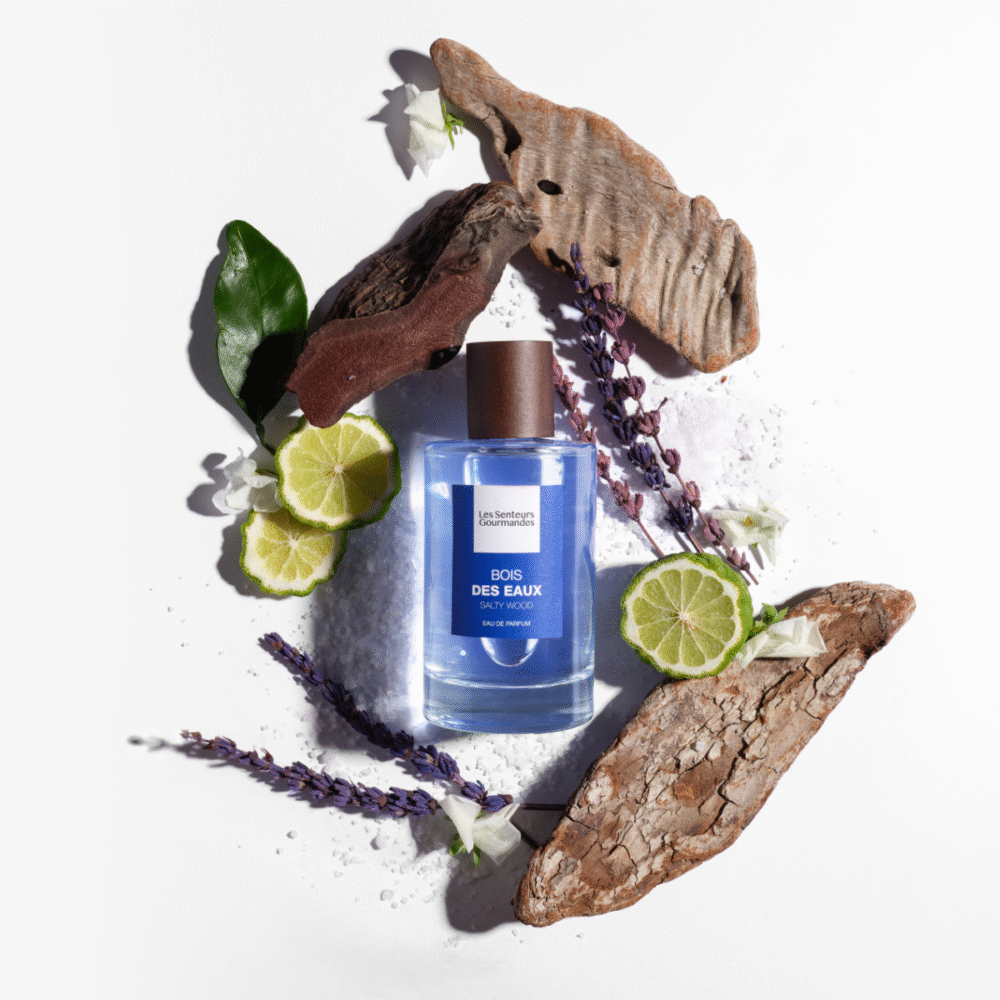 Commandez notre parfum Bois des Eaux 100 ml & 15 ml Les Senteurs Gourmandes, fabriquée en France. Paiement sécurisé et livraison offerte dès 40€.