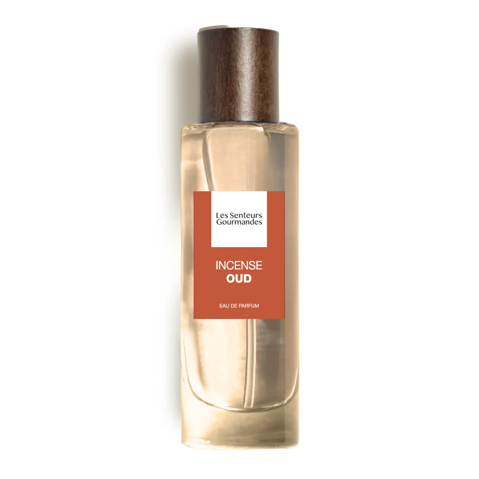 INCENSE OUD, un parfum boisé cuiré qui marie avec élégance la fumée envoûtante de l'encens à la noblesse des bois, révélant la puissance du cuir et de l'oud.