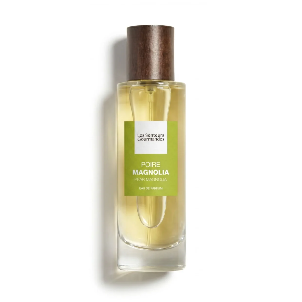 Flacon 30ml d'Eau de Parfum Poire Magnolia de la marque Les Senteurs Gourmandes, petite bouteille en verre transparent avec son bouchon cylindrique en bois foncé et une étiquette vert olive clair au centre.
